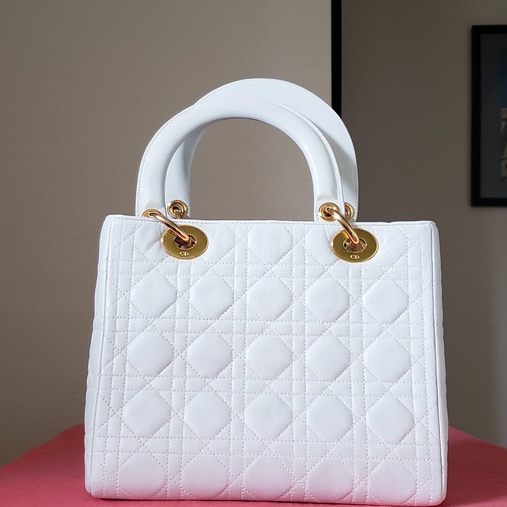 Lady dior is medium off white Lambskin bag - Picture 4 of 8